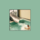 Grünes Plattencover mit Quadratfoto: Junger Mann in Schwimmbad nach Rutsche